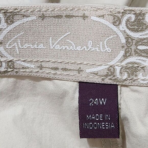 Gloria Vanderbilt Capri Shorts Size 24W Cream Color With Pockets - Picture 7 of 12